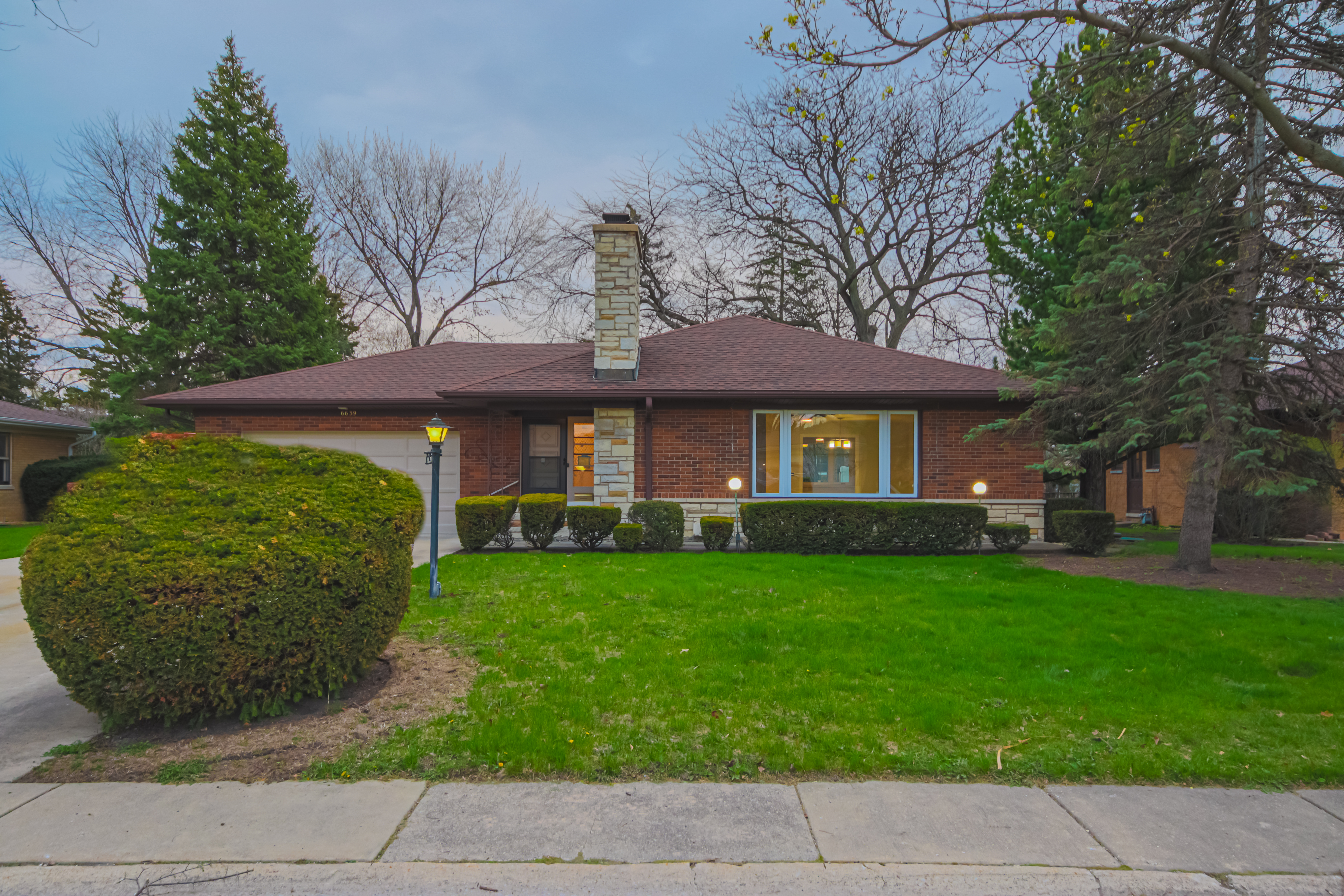 Classic Chicago single-family home exterior